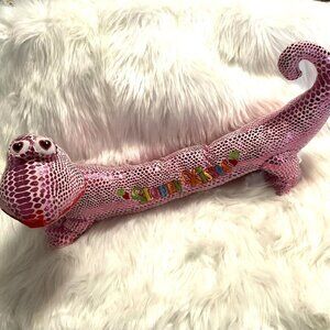 HOMERBEST SLOPPY KISSES 24" PLUSH SALAMANDER